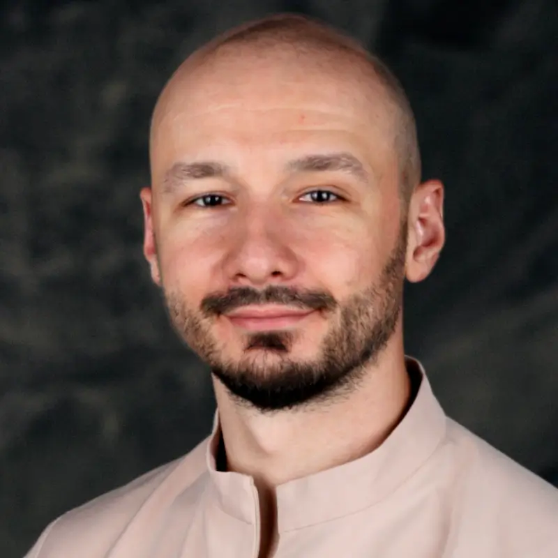 Дубіченко Сергій Ігорович стоматолог, хірург імплантолог DENTIFY у Києві на печерську
